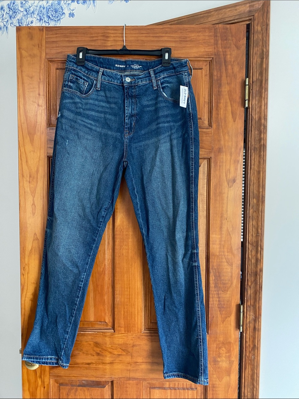 Old Navy Women's Indigo Straight Leg Jeans NWT